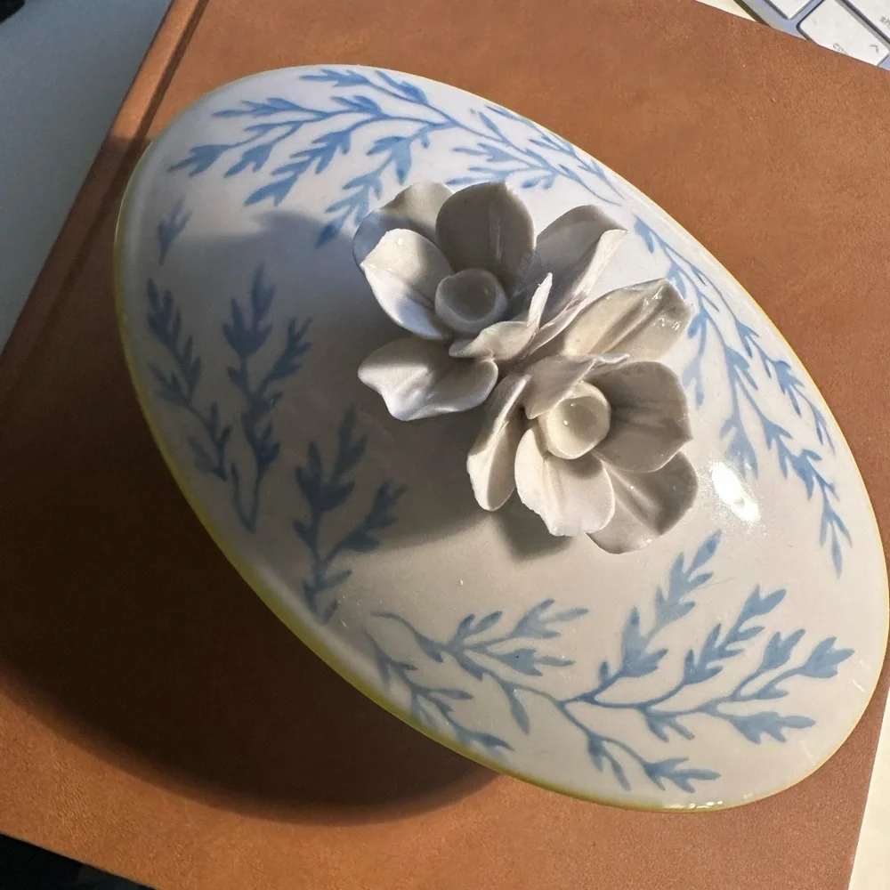 Anthropologie NWT Large Kendra Trinket Box Sculpted Flowers on Lid Blue / White